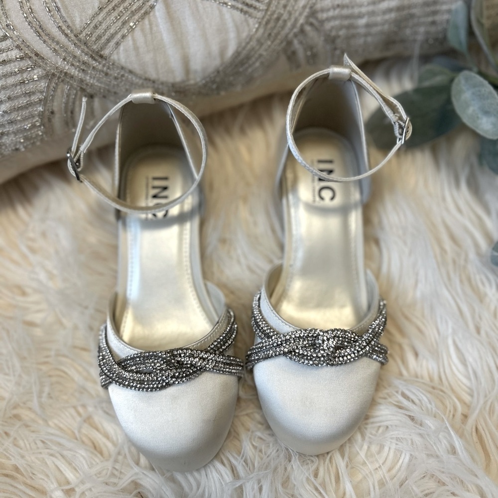 INC Girls White Satin Wedding Shoes Low Heel Size 1
